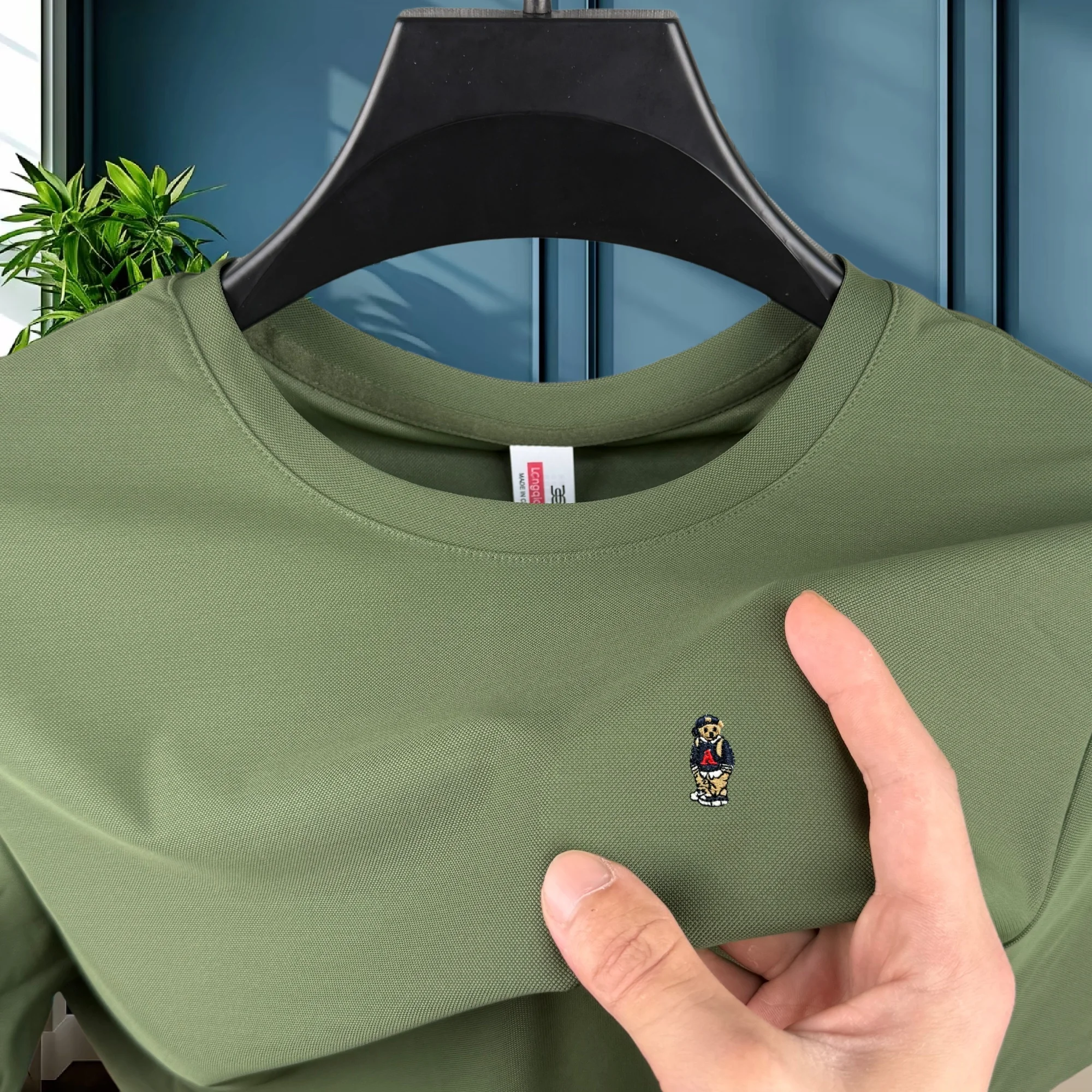 High end ice silk short sleeved men's round neck top summer fashion bear embroidery design cool breathable casual sports T-shirt