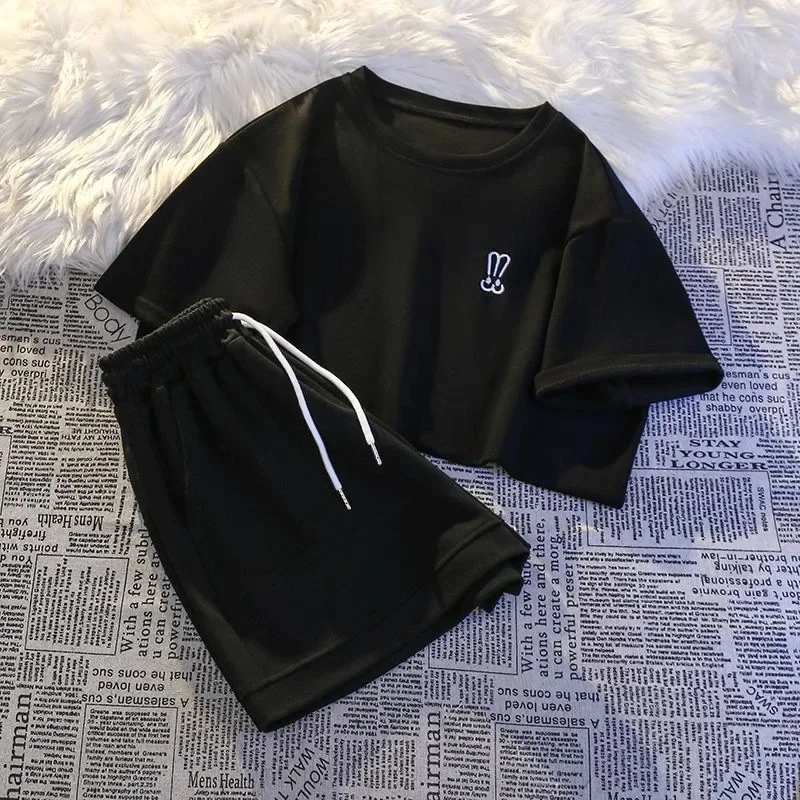 طقم شورت صيفي كاجوال مطرز بأكمام قصيرة للنساء طقم رياضي مريح مكون من قطعتين ملابس خارجية بيضاء #2