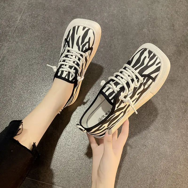 Brede Voeten Vierkante Teen Canvas Loafers Vrouwen Leisure Lace Up Sneakers Platform Luipaard Zebra Print Schoenen Student Loopschoenen