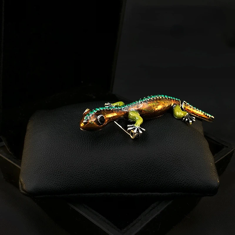 Vivid Exquisite Gecko Brooch for Men Upscale Retro Small Animal Corsage Suit Coat Pin Accessories Rhinestone Jewelry Pins Gifts