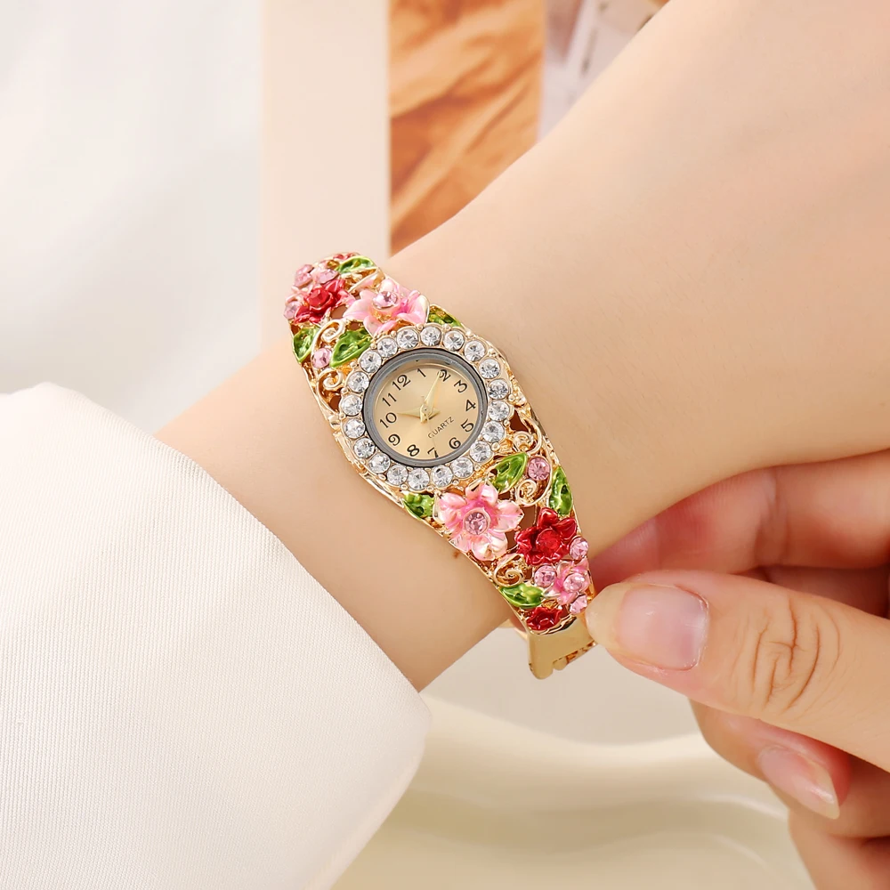 2025 جديد Cloisonn é ريترو قصر نمط أنيق الأزهار ساعة نسائية موضة مجموعة مجوهرات متعددة الاستخدامات