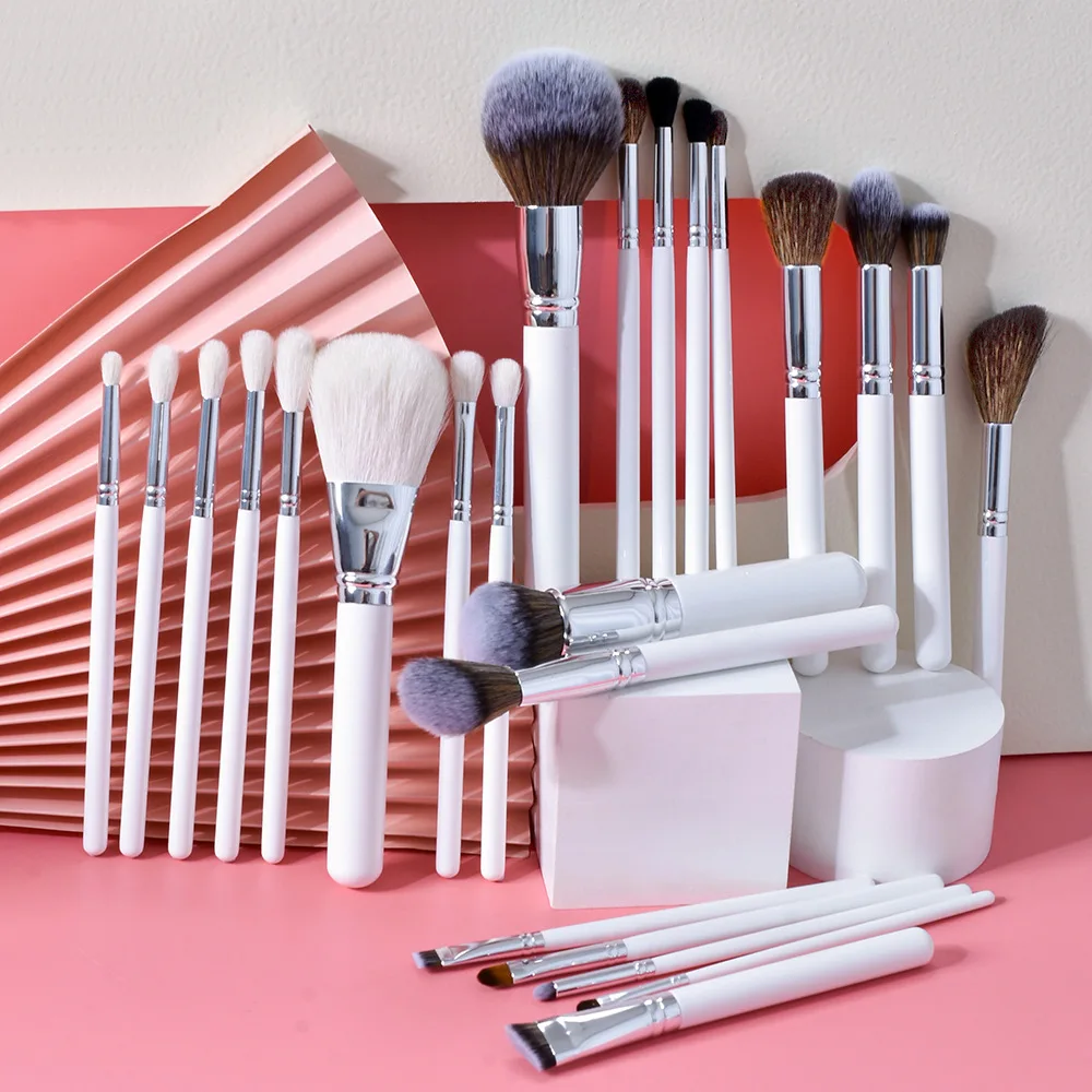 26pcs Makeup Brush Sets Professional Artists Using Angled Eye Contour Blending Brushes High Quality White Brush Custom Logo