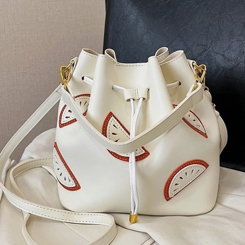 Fashion portable bucket bag 2026 new personalized printed shoulder bag versatile bundle commuter messenger bag