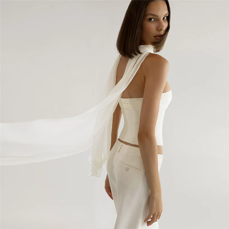 Herfstmodetrend dameskleding 2022, nieuw slim fit met één schouder, zichtbare navel, effen kleur binnenvest