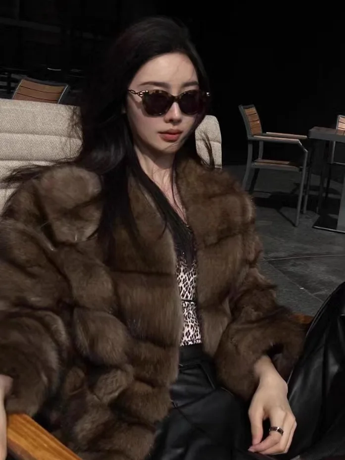 친환경 모피 코트 여성용 겨울 2025 신상 루즈핏 젊은 감각의 레오파드 프린트 롱 코트 따뜻한 중간 길이 코트