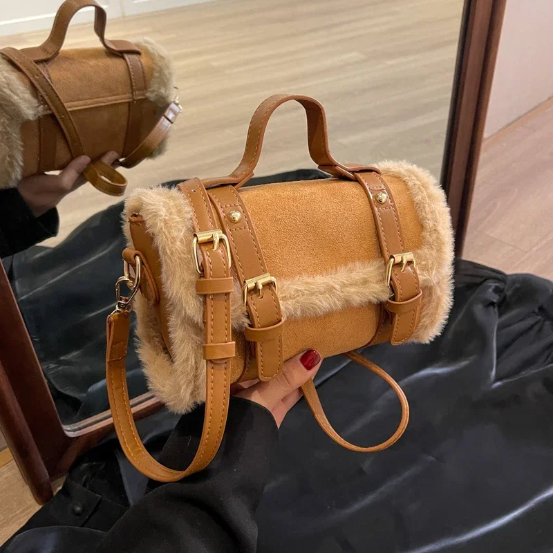 

Autumn and Winter Plush Handbag for Women 2025 New Lamb Wool Splicing Pillow Bag Retro Versatile Crossbody Bag Un Sac Épaule