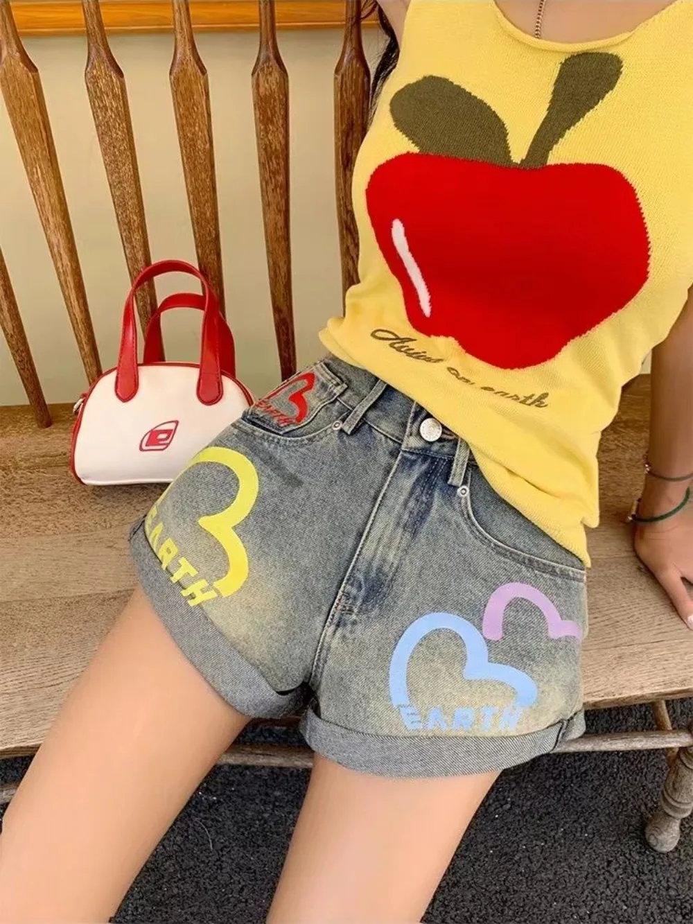 

Новые джинсовые шорты в стиле Y2K для женщин: американский винтаж, принт «Love», высокая талия, уличный стиль, весна