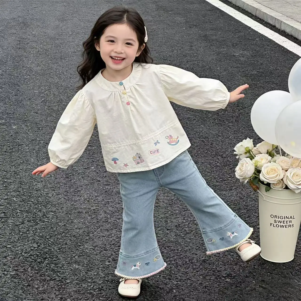 

2026 New Spring and Autumn Girls' Long sleeved Doll Shirt Children's Embroidered Trumpet Jeans Set