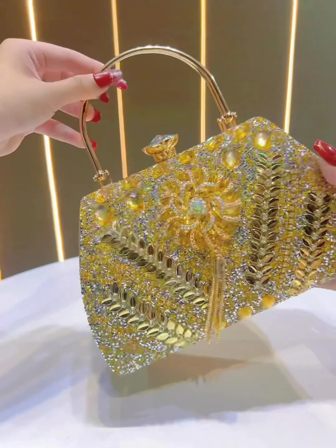 

Женская сумка, высококачественная сумка с инкрустацией бриллиантами, модная роскошная банкетная сумка, элитная роскошная блестящая сумка через плечо, новинка 2023 г.