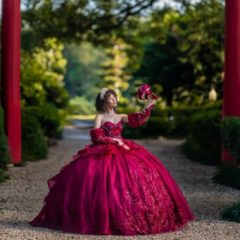 カスタマイズされた光沢のあるワインレッドのキンセアニェーラドレスオフショルダースパンコールアップリケフラワーロングテールボウ Vestido 15 Quinceanera