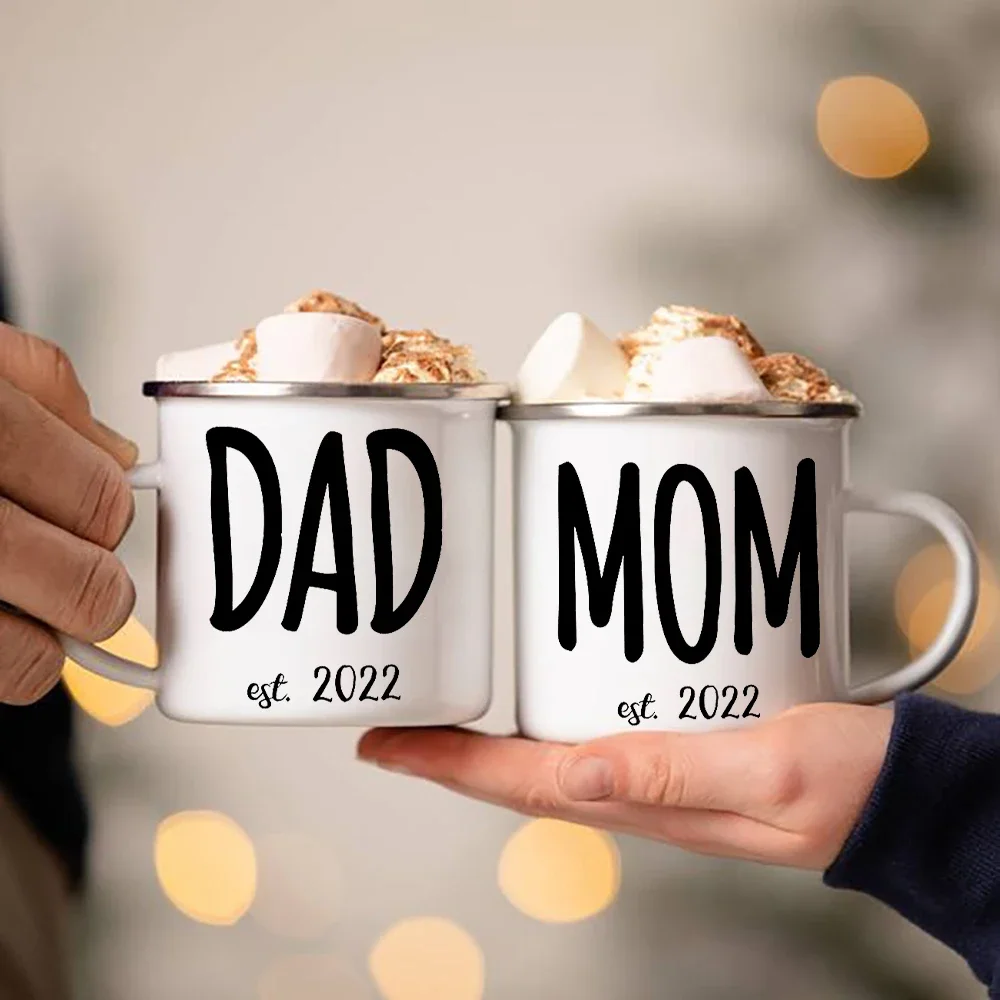 Mom and Dad Est 2022 Print Coffee Mug Drink Mommy Milk Juice Mugs Daddy Wine Beer Cup Mother's Day Father's Day New Dad/mom Gift