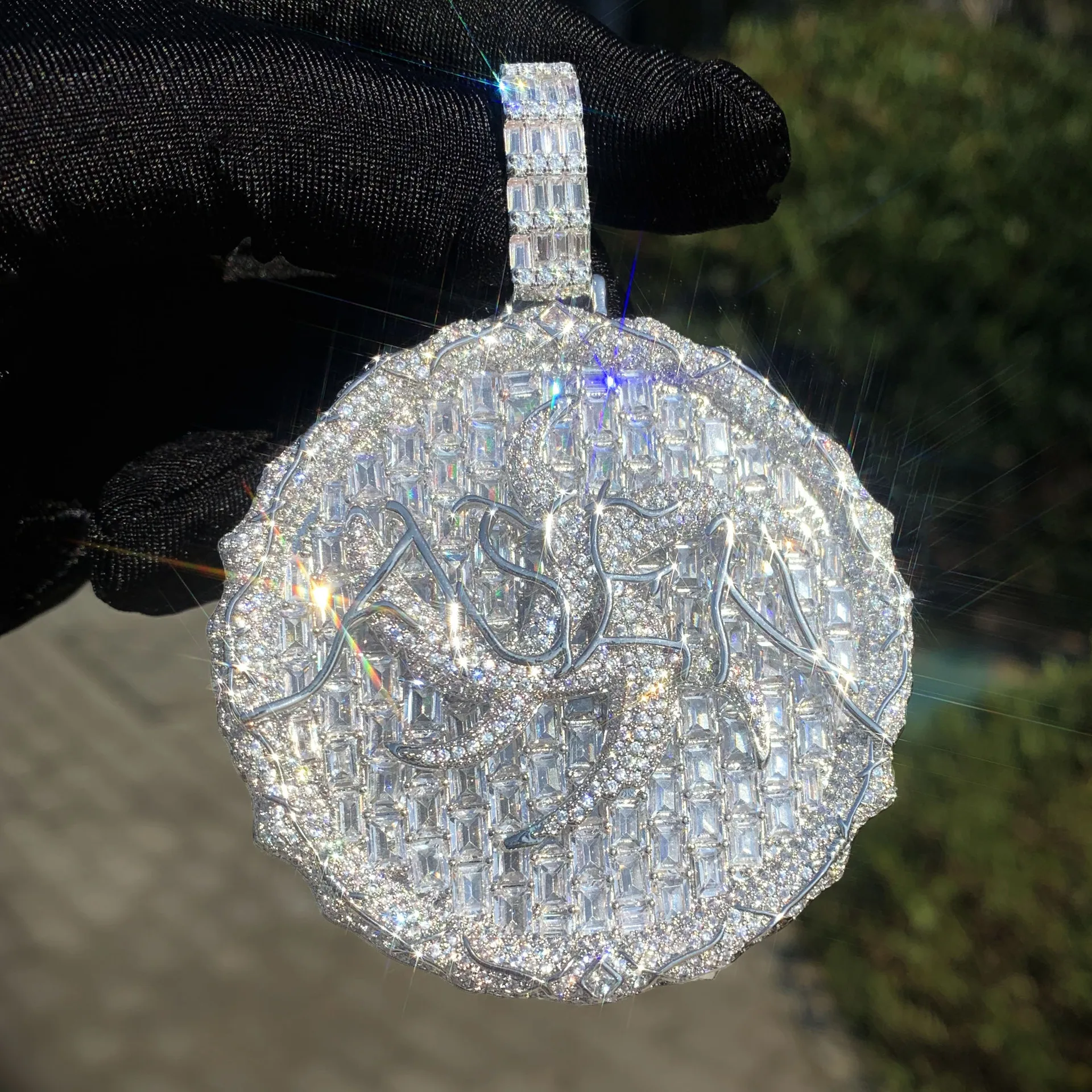 Hip Hop Rock 3A+ CZ Stone Paved Bling Iced Out Thorns Round Pendants Necklace for Men Rapper Jewelry Rose Gold Silver Color