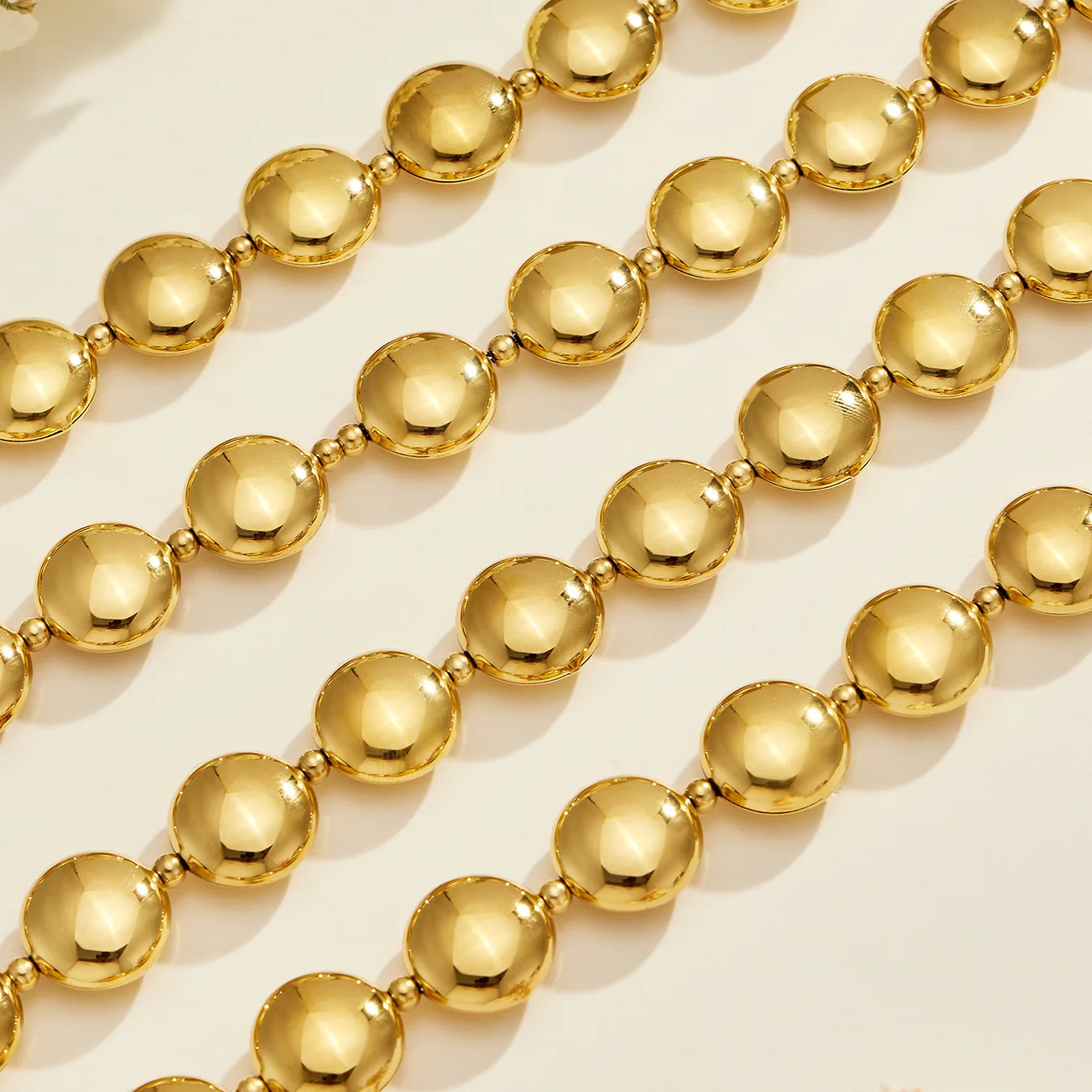 Chunky Runde Scheiben-Perlenkette und Armband, 18K Vergoldetes Edelstahl-Schmuckset für Damen – Detail 8