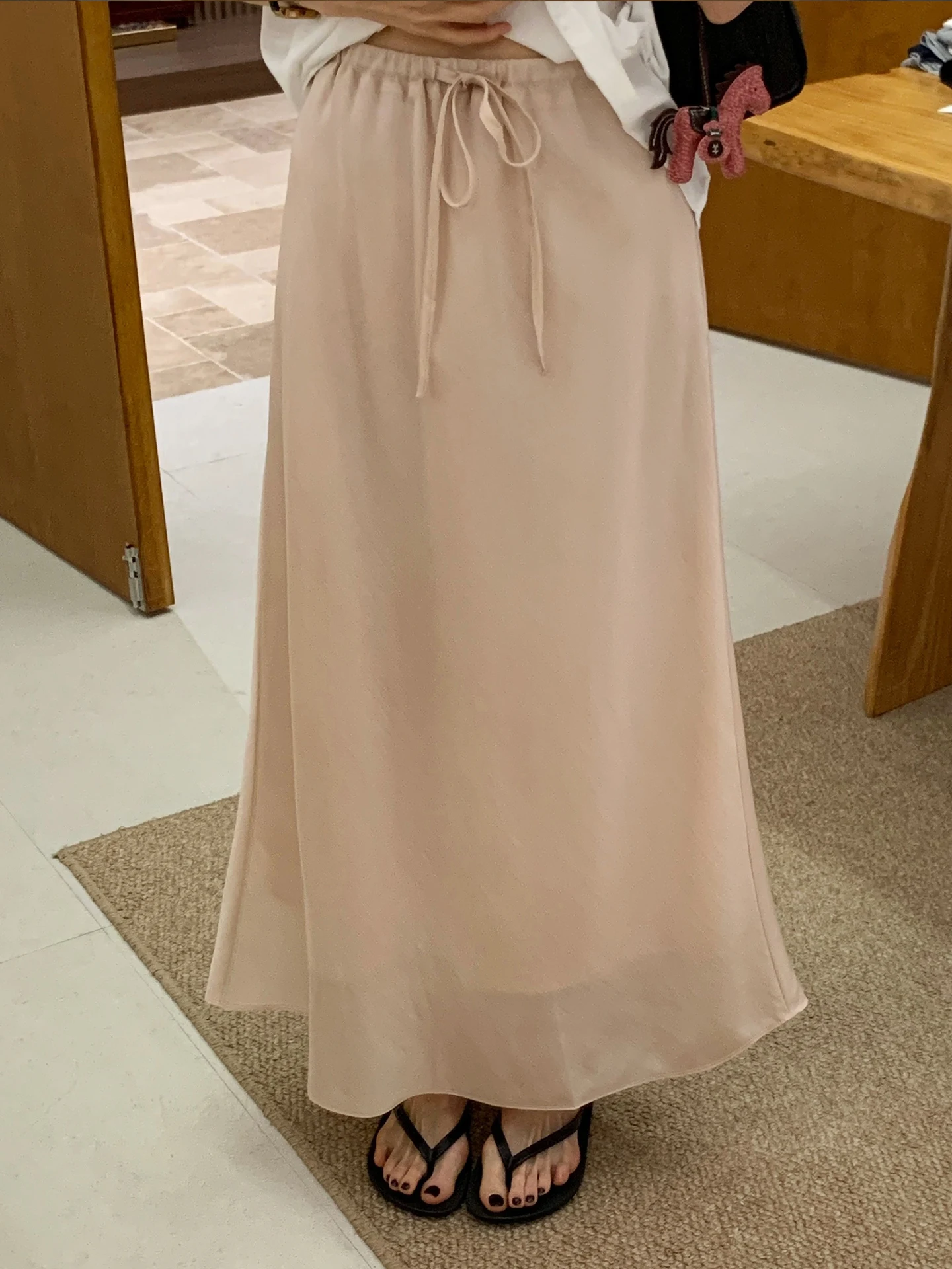 

Розовое атласное платье с эластичной талией и воротником-халтер, женское, весенняя новинка, струящаяся юбка-фея, свободный крой, А-силуэт, производство Китай