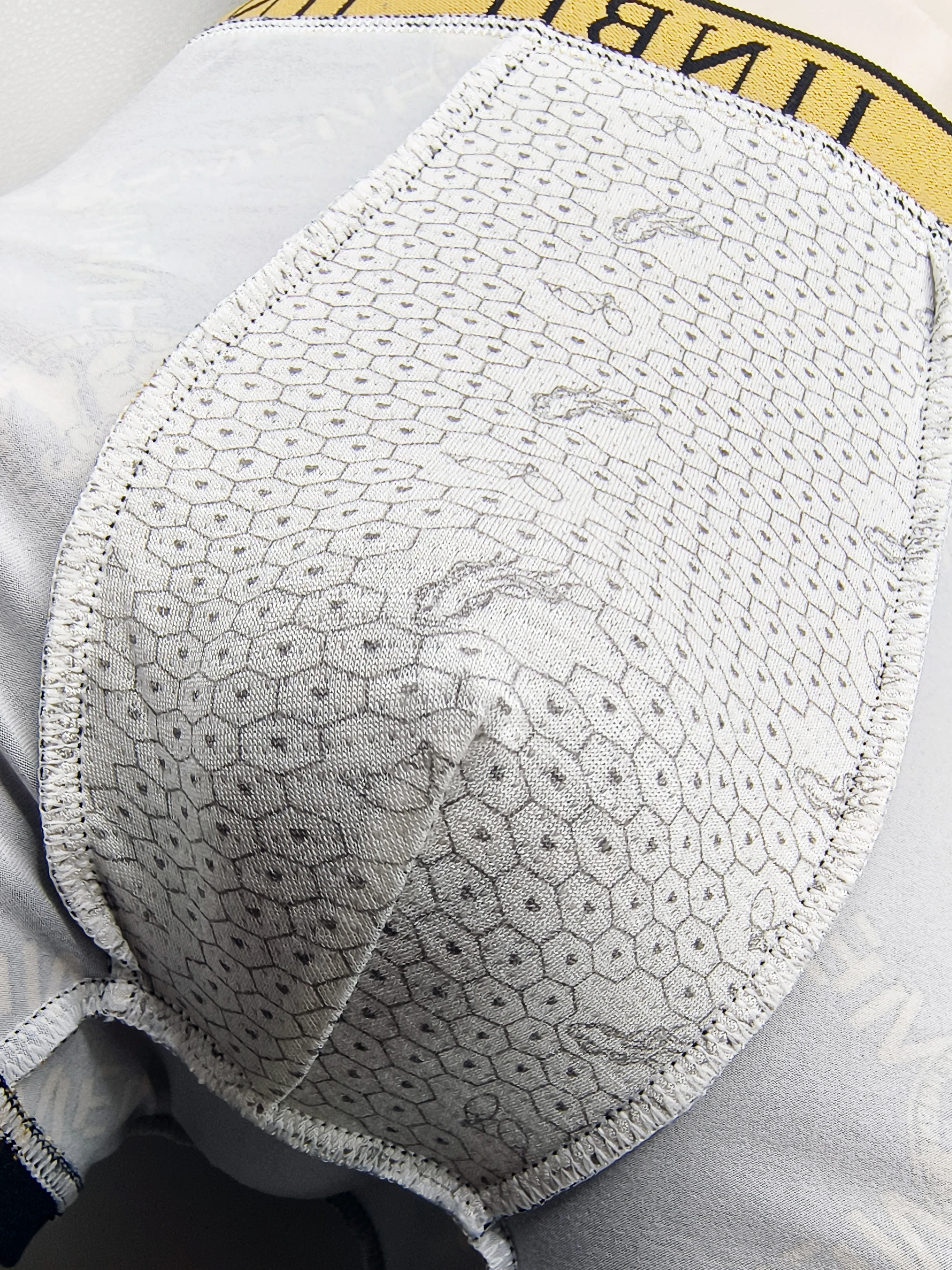 4 قطع سراويل بوكسر مطبوعة للرجال راقية، قابلة للتنفس ومريحة، ملابس داخلية للرجال مطبوعة باللونين الأسود والذهبي