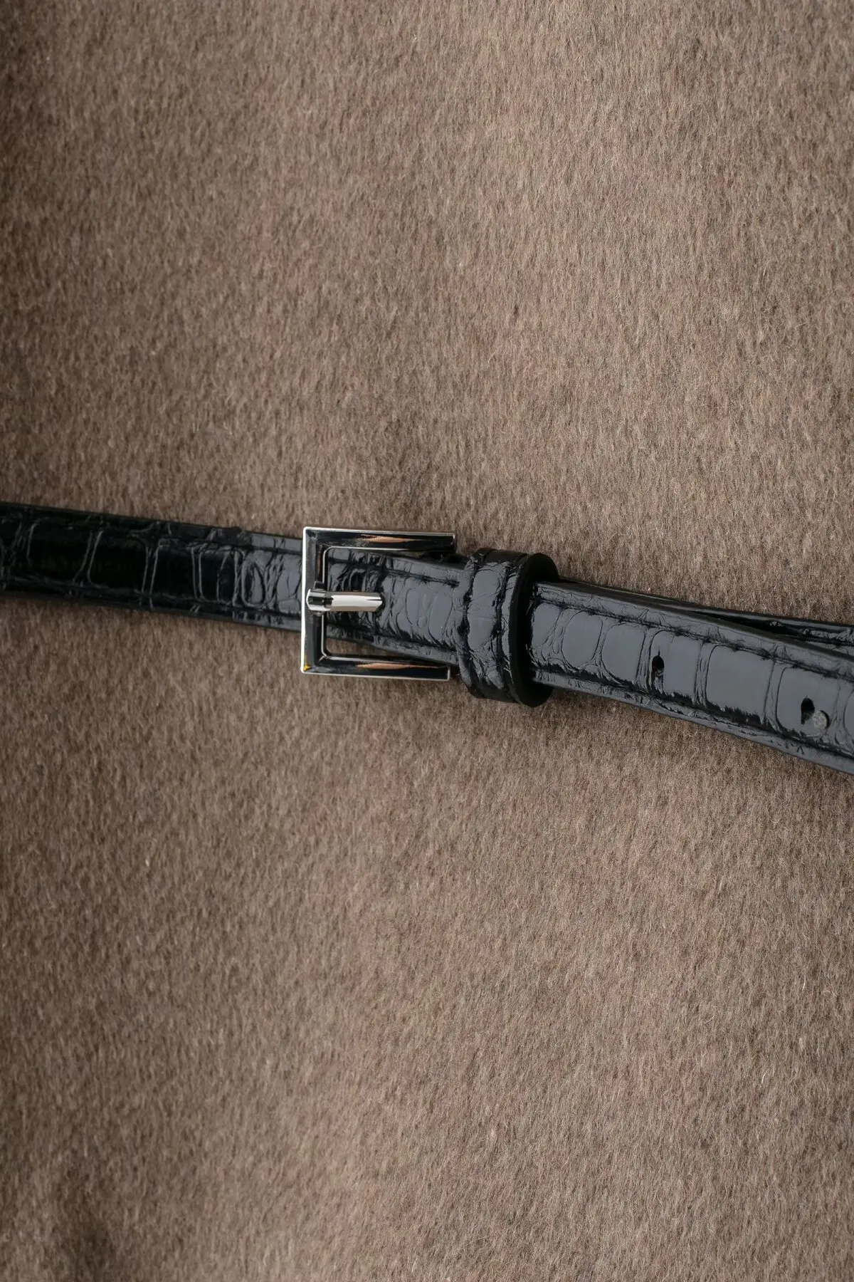 KONDALA ملابس الشارع الشهير البني للنساء ملابس خارجية موضة خريف 2025 وشاحات غير رسمية على شكل حرف v وأكمام طويلة سترة مستقيمة كلاسيكية للسيدات