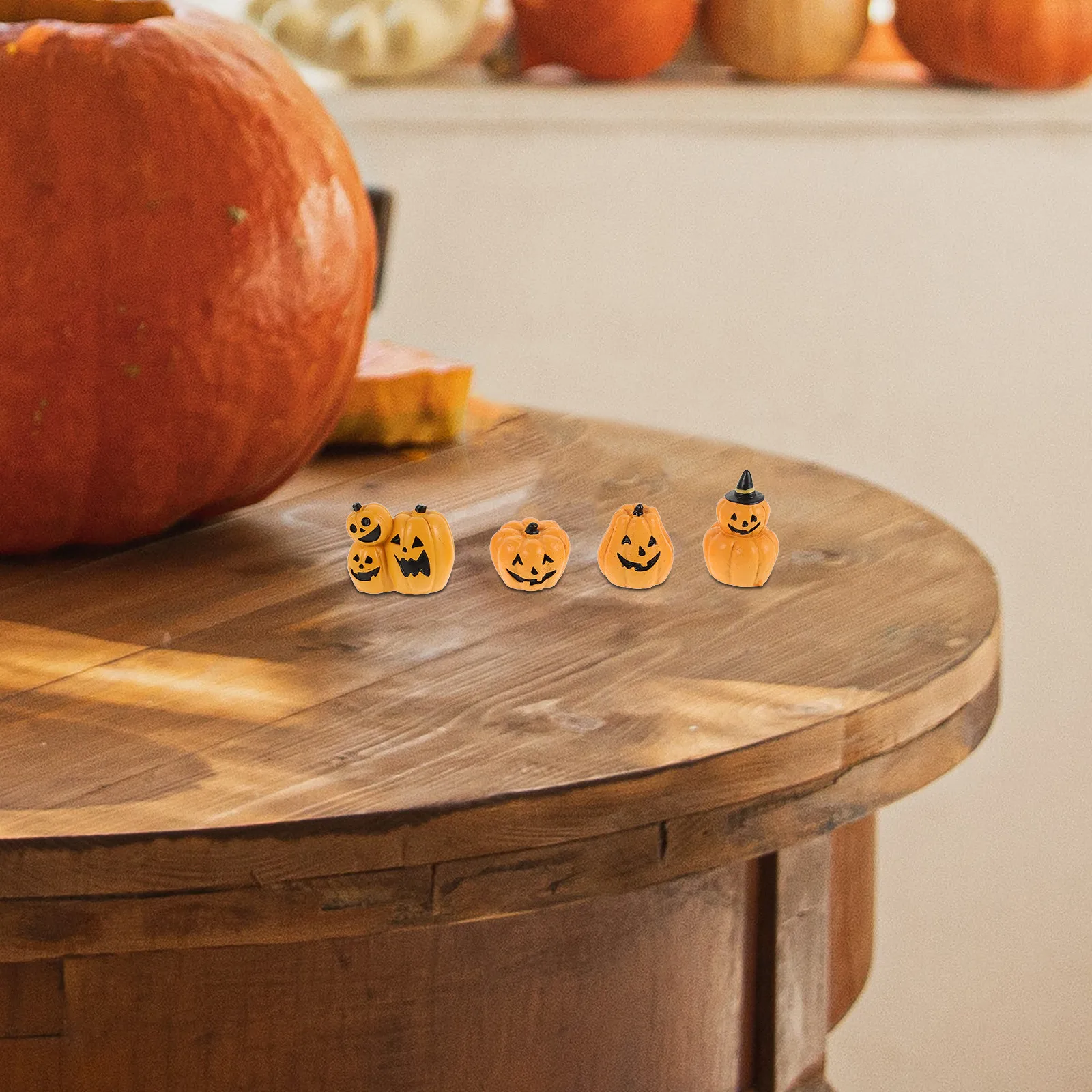 4Pcs Mini Resin Crafts Halloween Adornments for Desktop Decor in Office Cafe Home Stable Standing Festival Props