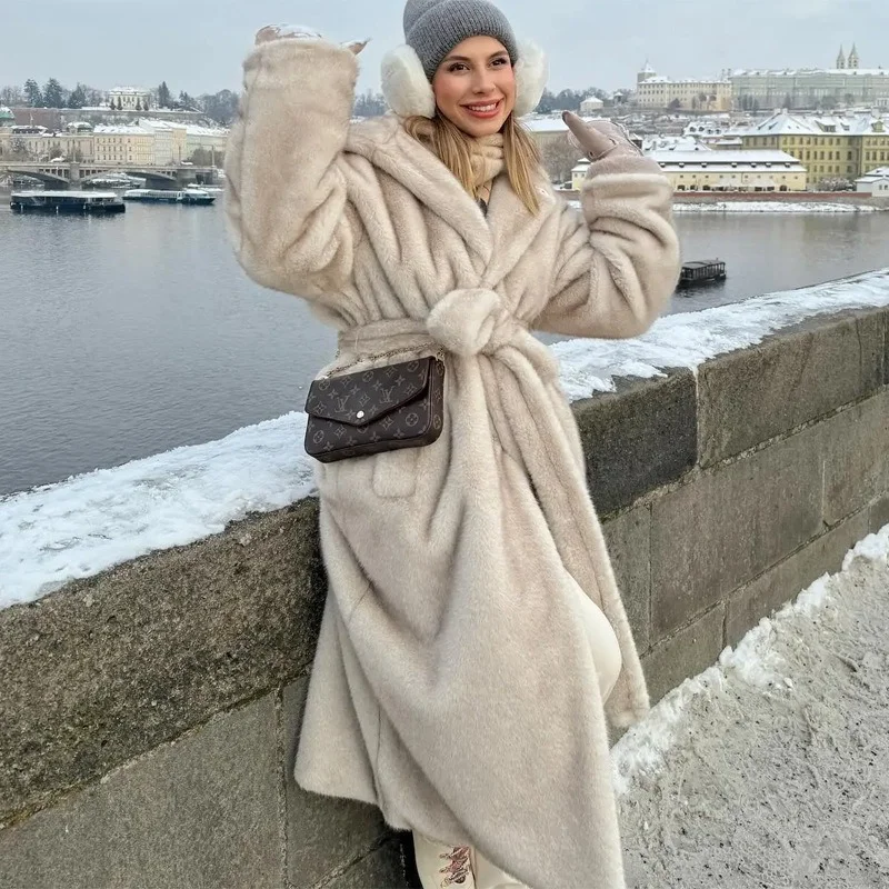 

2025 New Faux Fur Coat Women Long Hooded Winter Warm Plush Soft Mink Look Eco Friendly Outerwear Fashion Autumn Winter Jacket