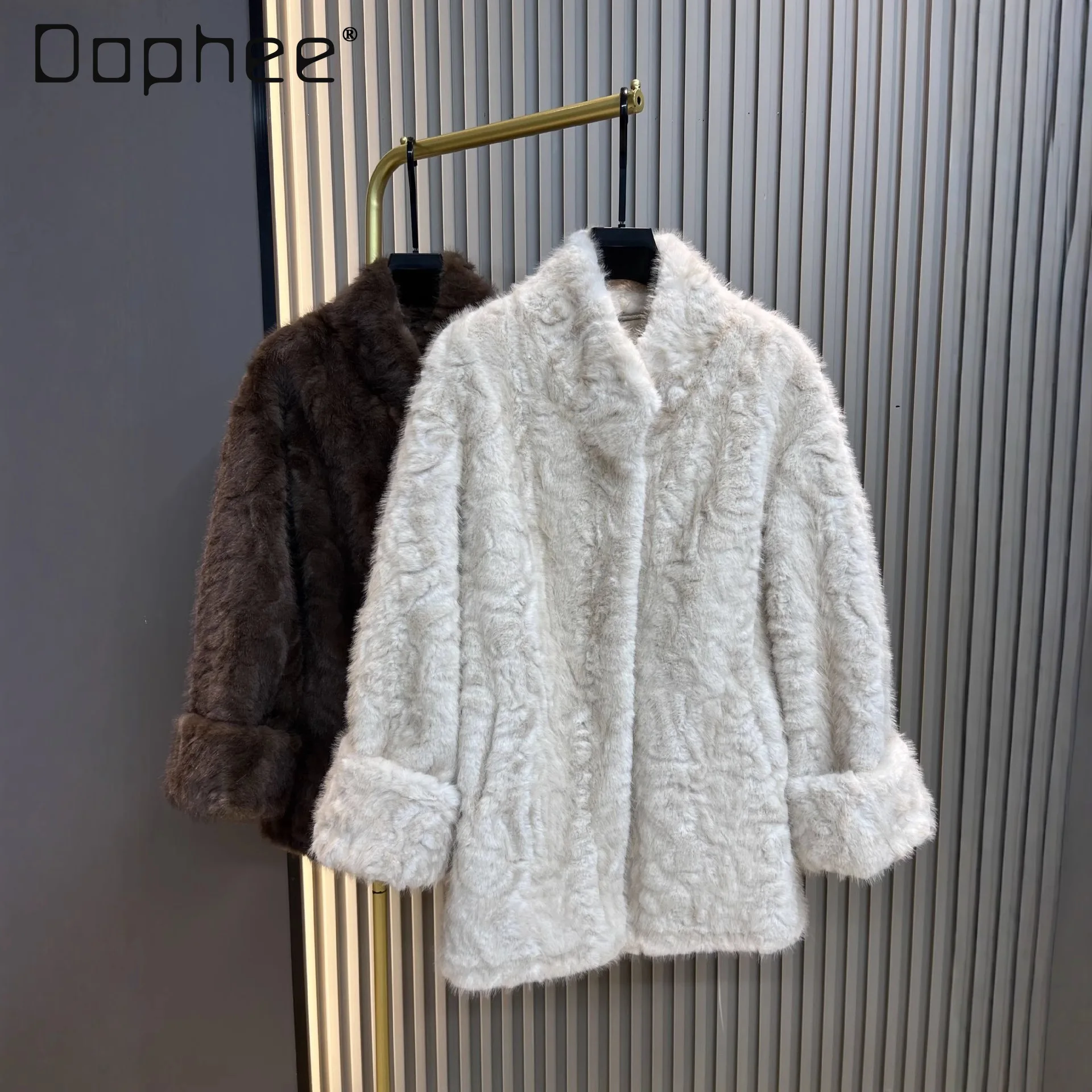 معطف متوسط الطول من فرو المنك المقلد للنساء شتاء جديد بياقة واقفة معطف فرو متكامل على الطراز الكوري فضفاض من الفرو الصناعي
