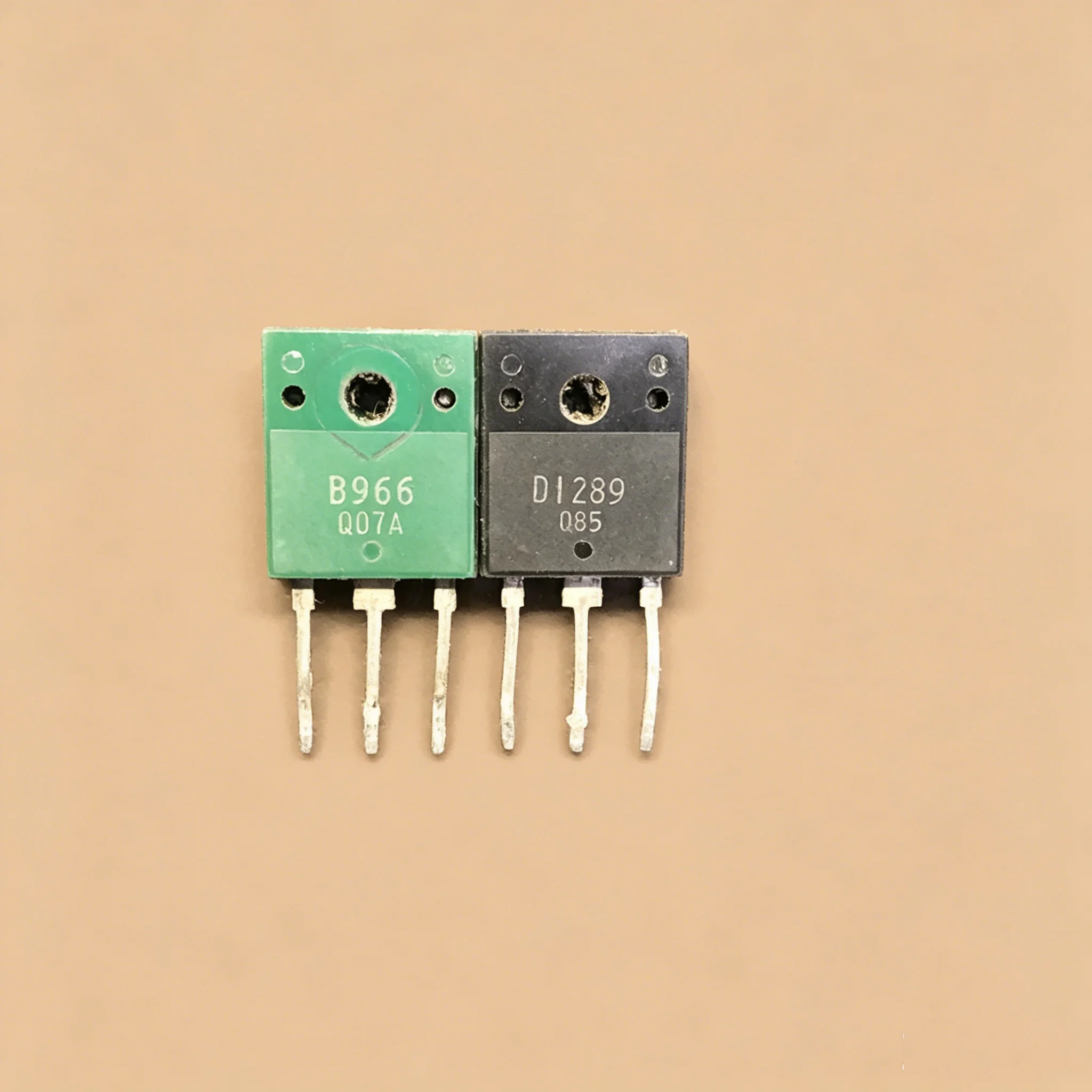 5pcs 2SA1141 2SC2681 2SC2750 2SC2751 2SB897 2SB966 2SD1289 2SA1227 2SC2987 A1227 ICGUEIYUCZH TO-247 Original disassembly