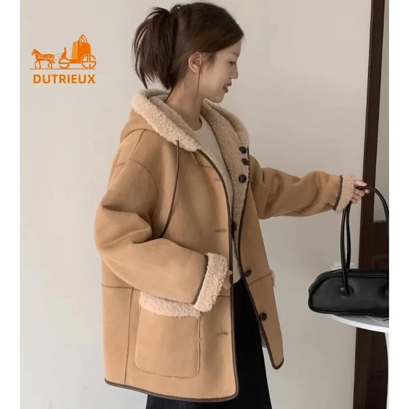 Nuovo cappotto invernale in pelliccia da donna, cappotto di lana con cappuccio di media lunghezza semplice e alla moda Giacca calda reversibile per le donne da andare a lavorare