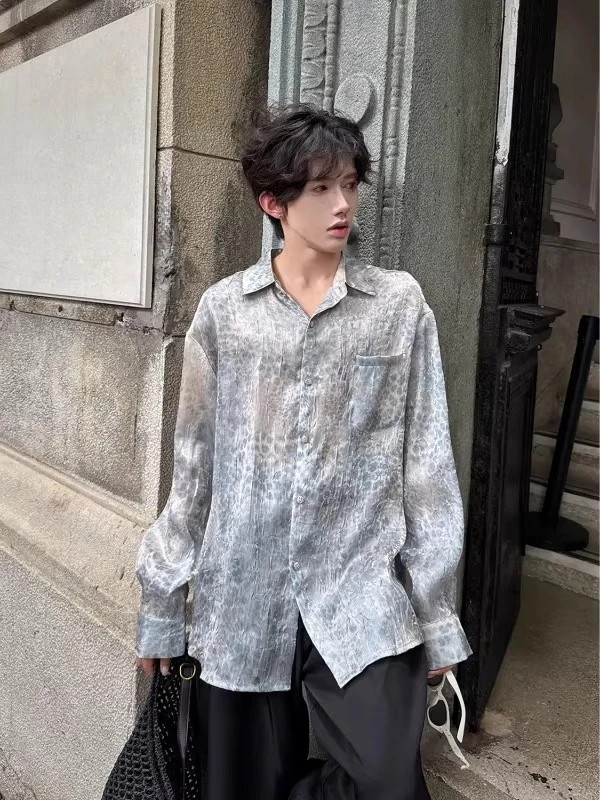 الرجال النساء 2025 صيف جديد رقيقة تصميم المتخصصة طويلة الأكمام العصرية قمصان فضفاضة الراحة سترة بلايز موضة ليوبارد طباعة القمصان