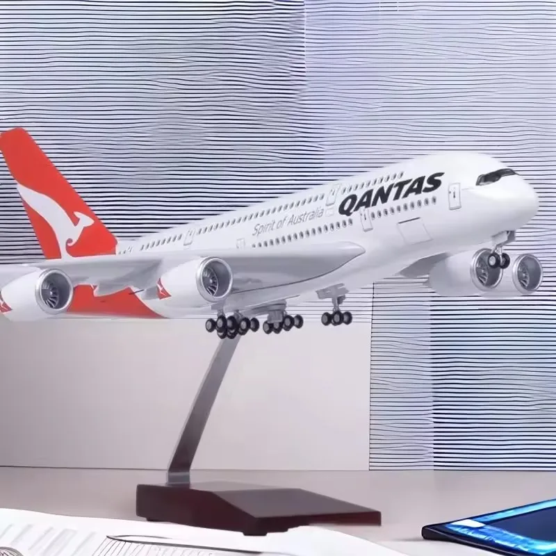 جديد 1:160 مقياس طائرة A380 QANTAS نموذج طيران ث الضوء والعجلة دييكاست الراتنج طائرة جمع الديكور عرض اللعب