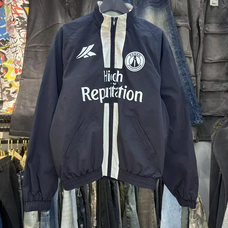 

Ретро-куртка в американском стиле с принтом, воротником-стойкой и молнией, свободного кроя, повседневная, универсальная, модная, из полиэстера и нейлона...