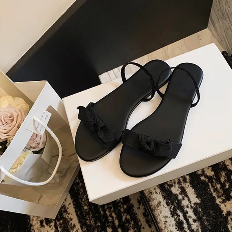 

Новые простые утягивающие сандалии с прямым ремешком и бантом-бабочкой для летней уличной одежды, женские сандалии на плоской подошве