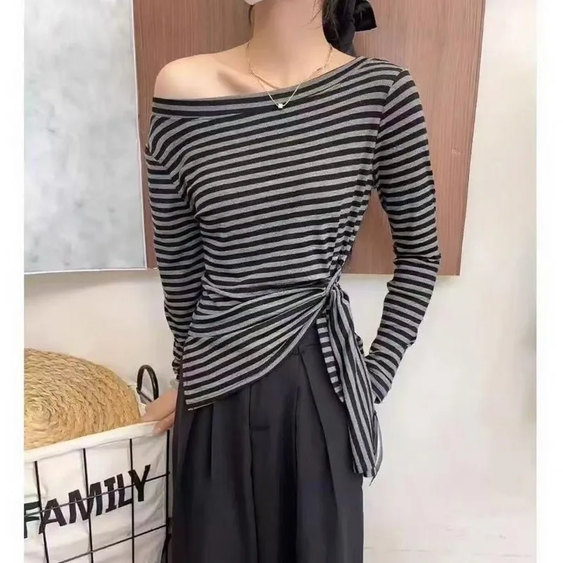Neues Herbst Off-Shoulder Langarm-T-Shirt für Damen, Gestreiftes Figurbetontes Schulterfreies Oberteil, Mädchen Basis-Shirt, Lässiges Damen-T-Shirt