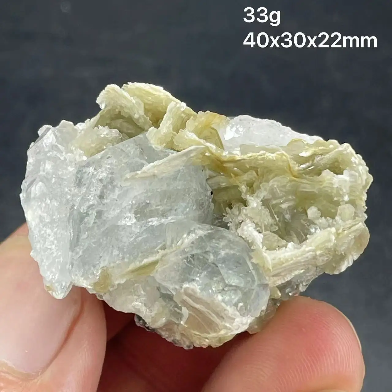 New 100% natural aquamarine mica with clean and transparent mineral crystals from Xuebaoding