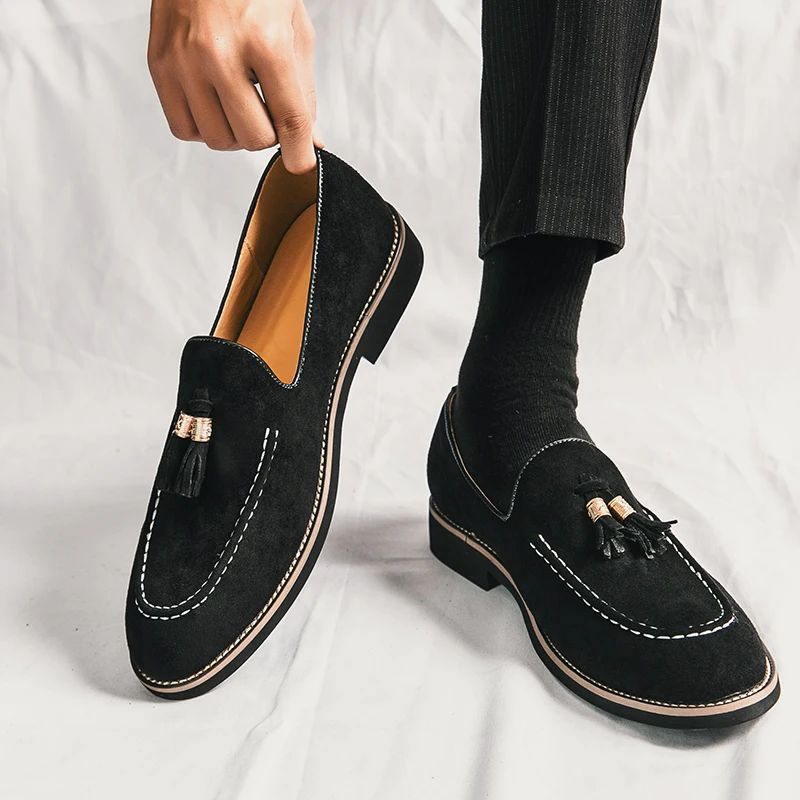 Zapatos de cuero sin cordones con borlas para hombre, mocasines de diseñador, calzado de ante, estilo Retro, ideal para banquete y actos sociales,