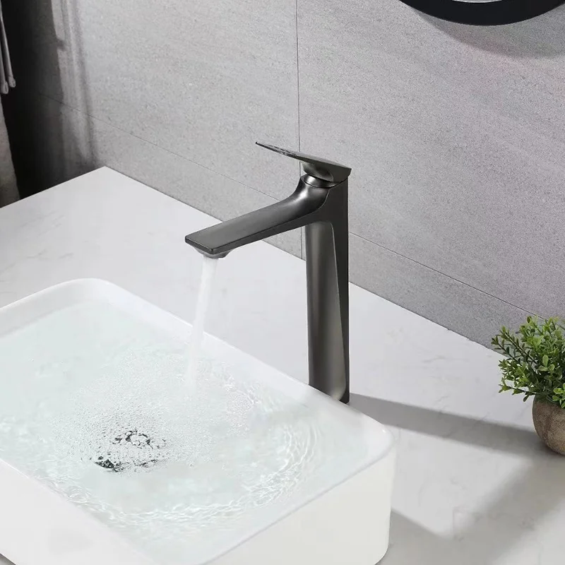 Elegant Design Sitting Basin Faucet Adjustable Temperature Hot And Cold Water Over-The-Counter Washbasin Metal Construction Taps