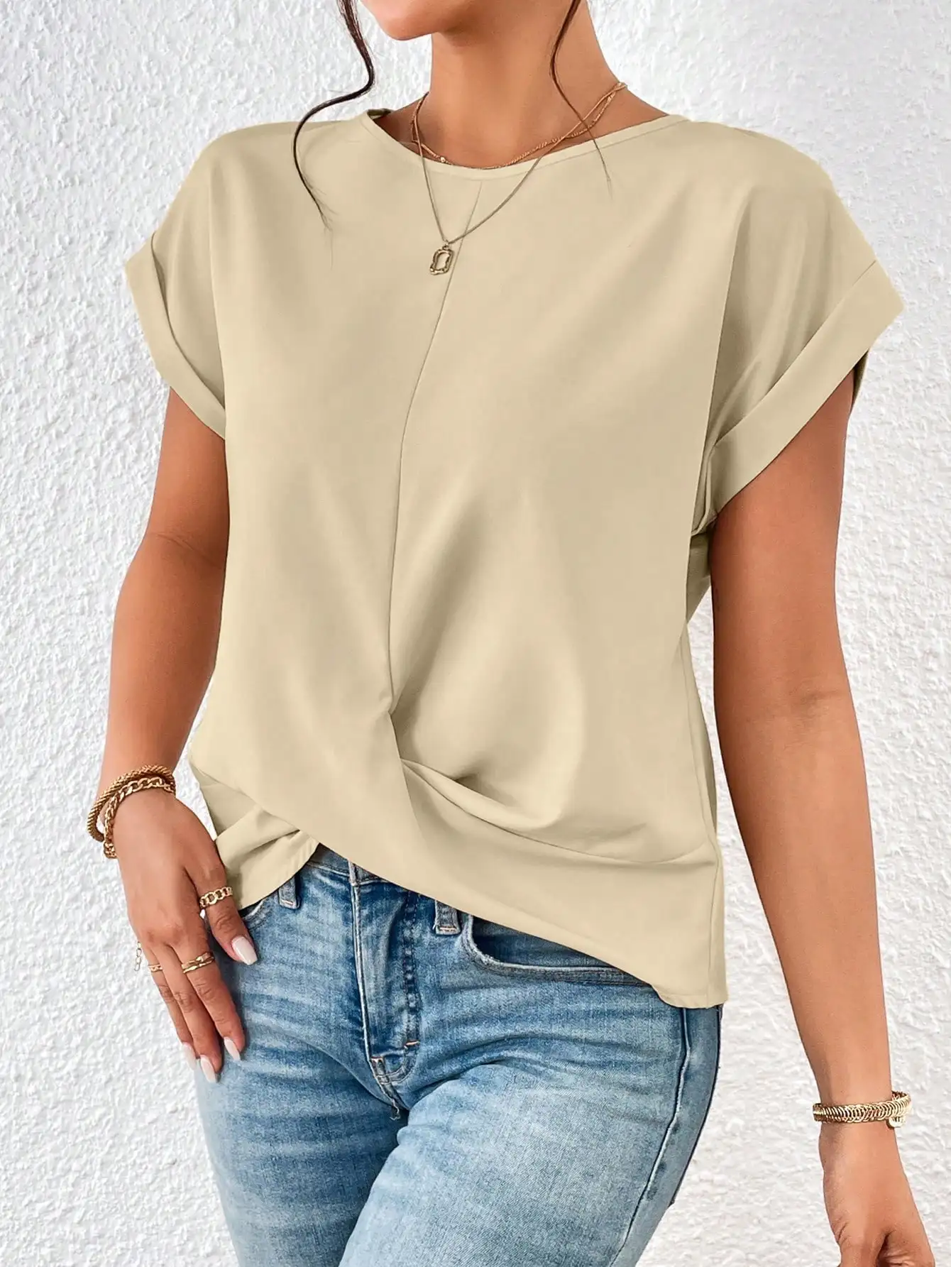 Korean version of the summer women\'s fashion temperament round neck sleeve loose design sense of folds and kinks blouse