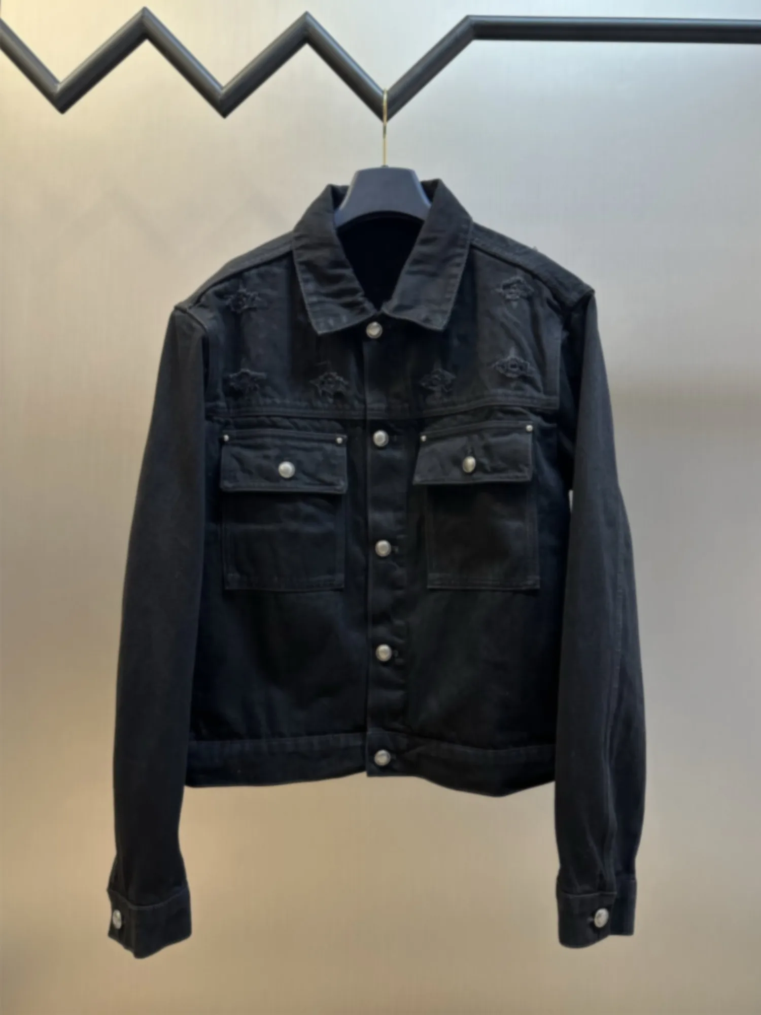 

Модная джинсовая куртка с воротником-стойкой, весна 2026, мужская, с длинным рукавом, с узором, универсальная, свободного кроя, молодежная, стильная