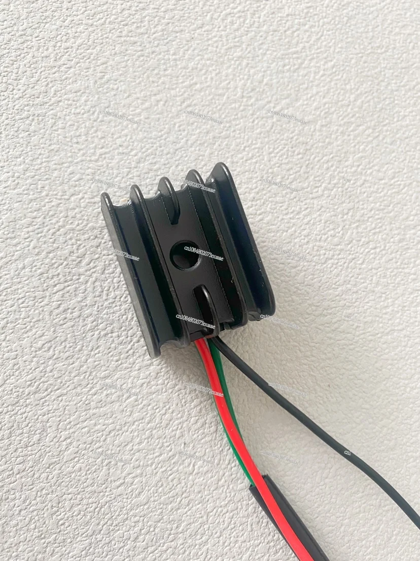 オフボード整流器、2ストローク電圧レギュレータ、充電器、電力変換、始動アクセサリ