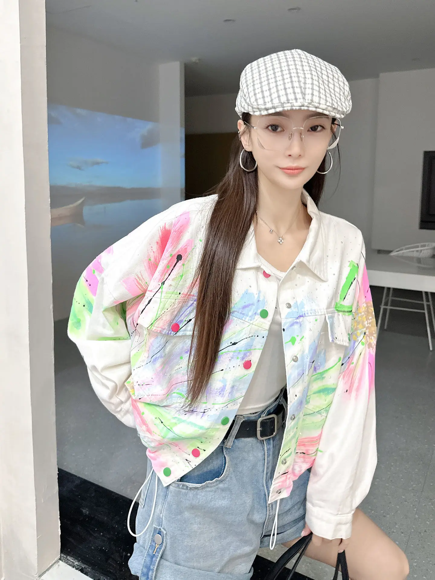 

Роскошная белая укороченная джинсовая куртка для женщин с стразами и ручной росписью, короткое джинсовое пальто, осень 2026, уличная мода, оптом