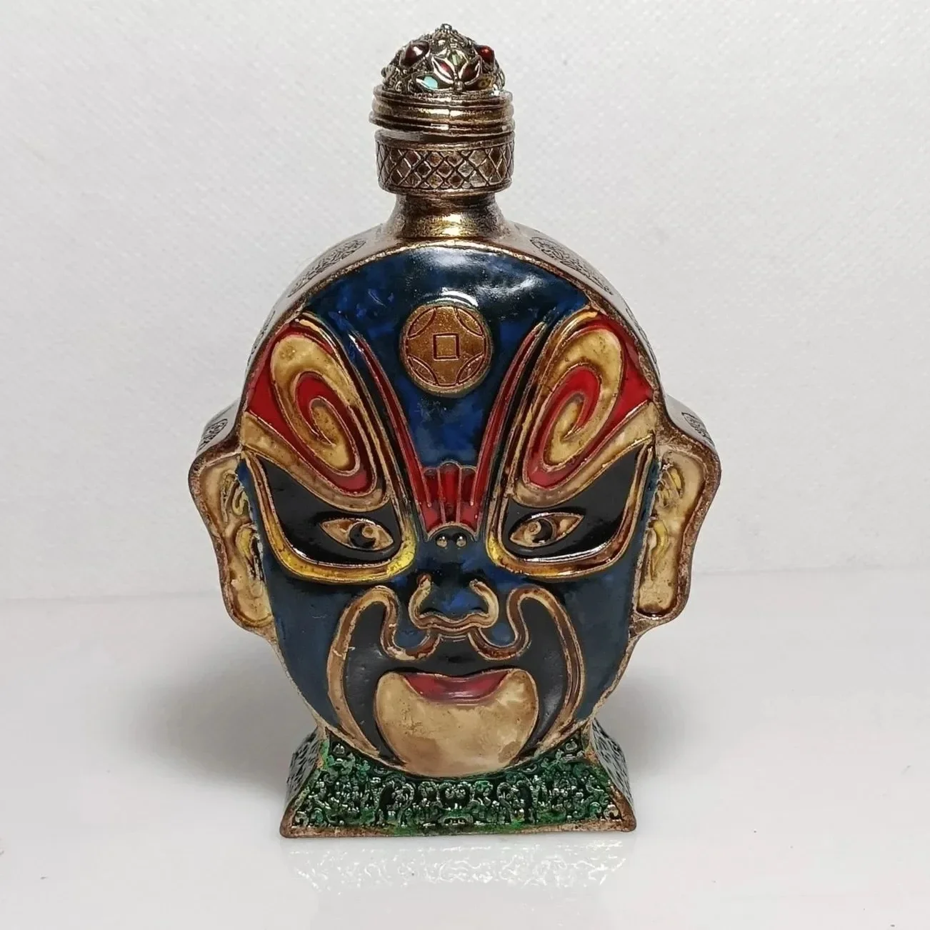 Facial Makeup of The Quintessence of Chinese Peking Opera Statue Inlay Gems Snuff Bottle Metal Crafts Home Decoration