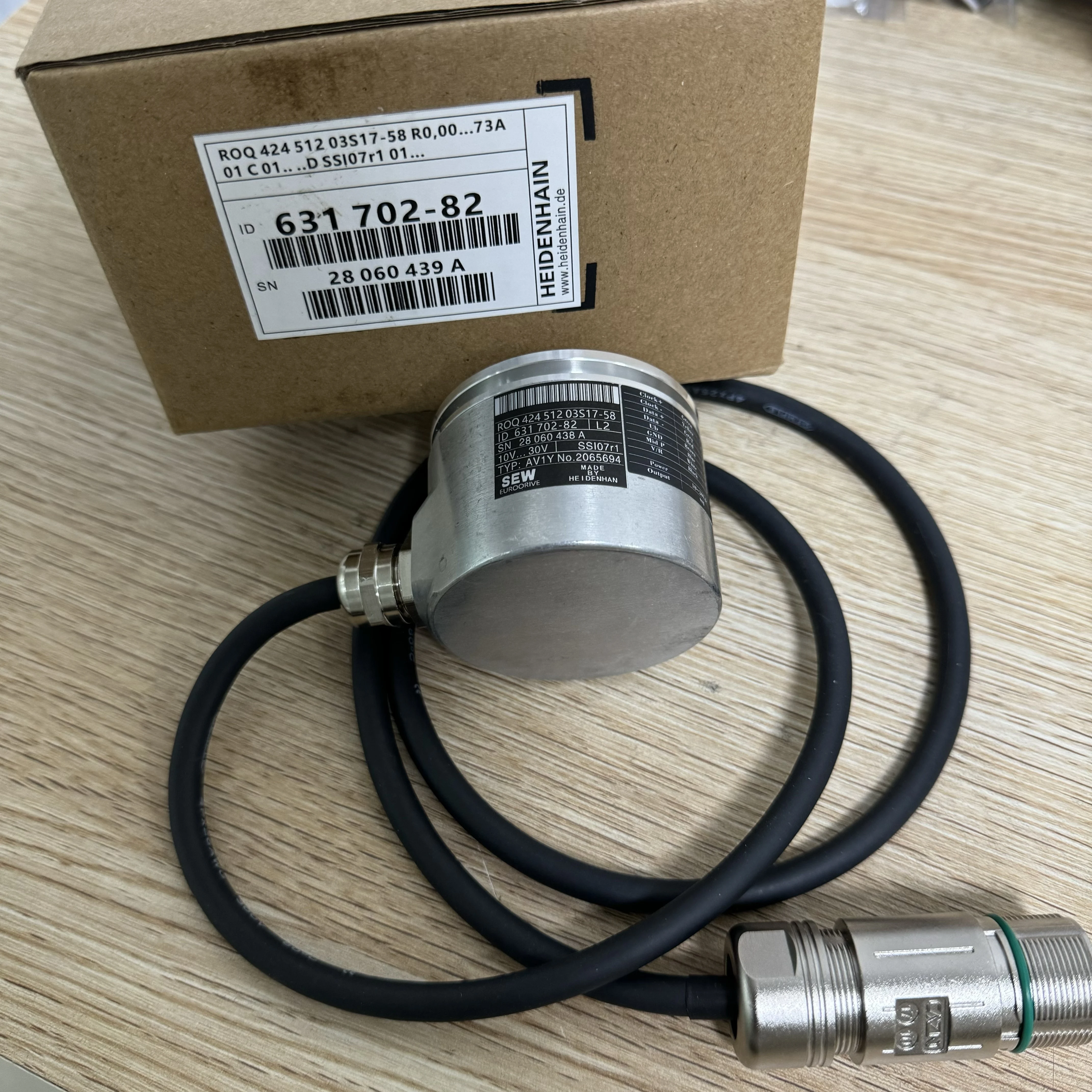 

Heidenhain 424 512 03S17-58 Промышленный абсолютный поворотный энкодер со встроенным подшипником, внутренний диаметр отдельной муфты вала 631702-82
