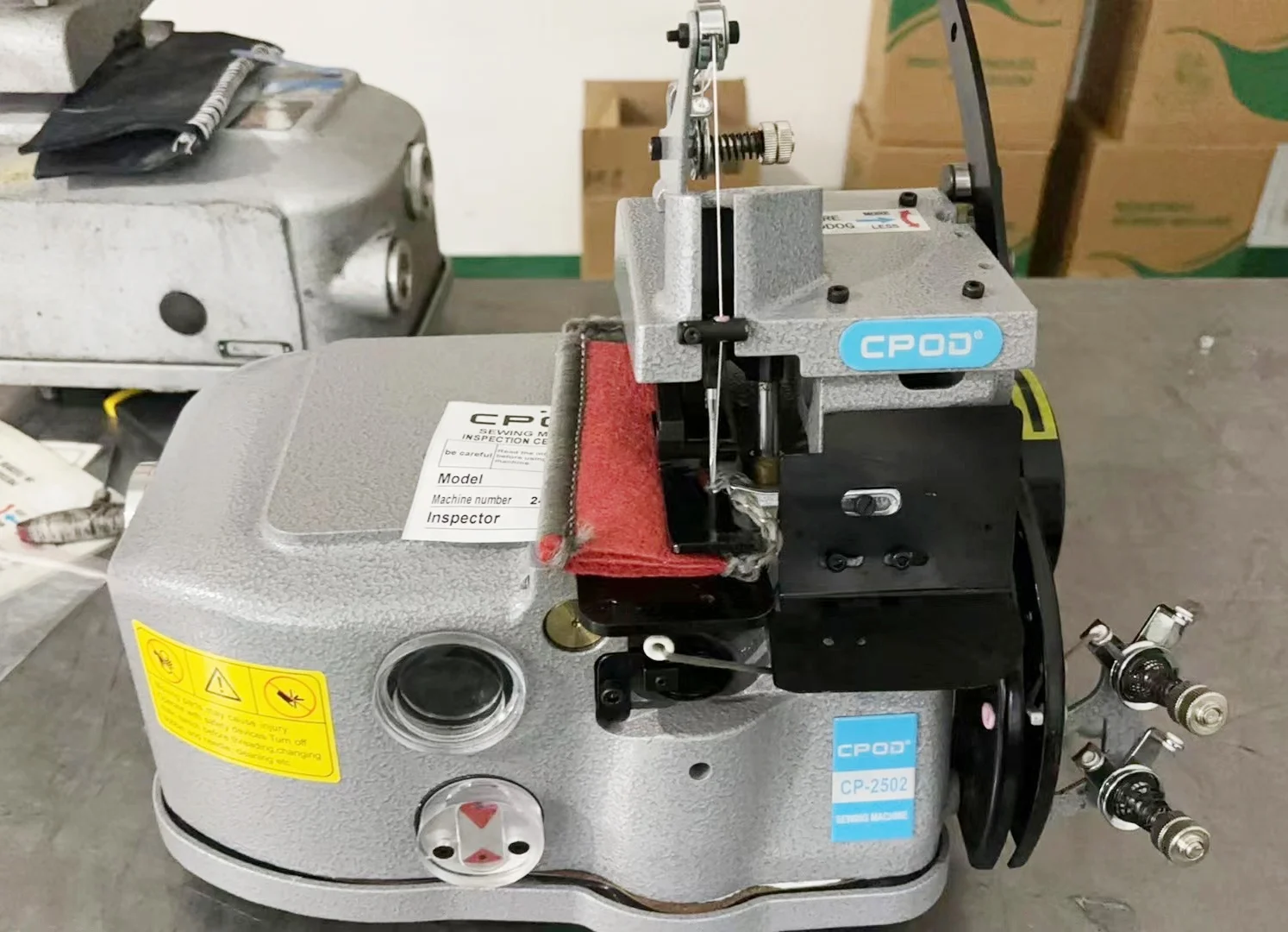 

Gold Seller QK-2502 Hot Sale Industrial 2 Thread Carpet Thick Materials Overlock Edge Sewing Machine