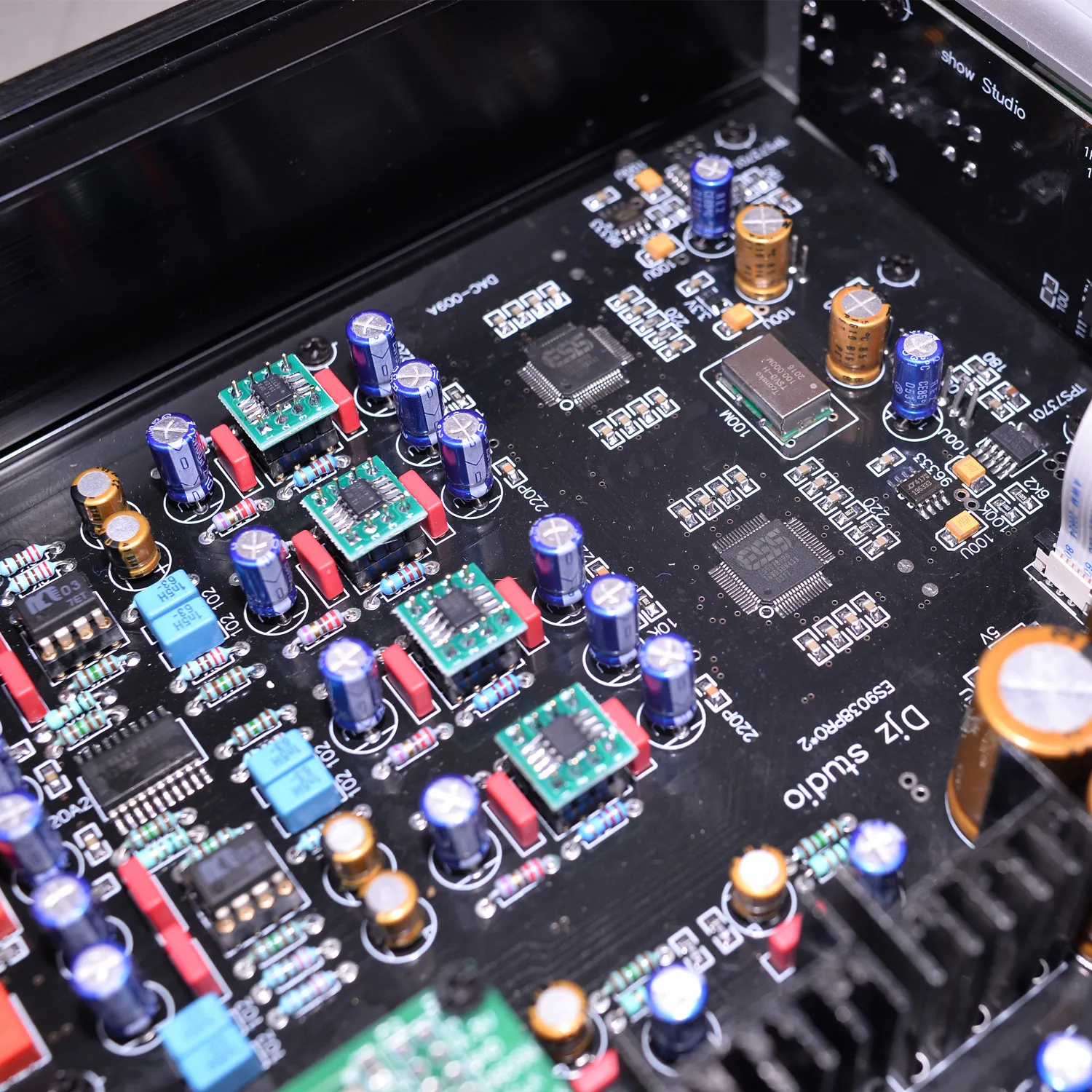 جهاز مدمج مزود بشريحة مزدوجة E - مراجعة Headphone Amplifier Dac وسعره