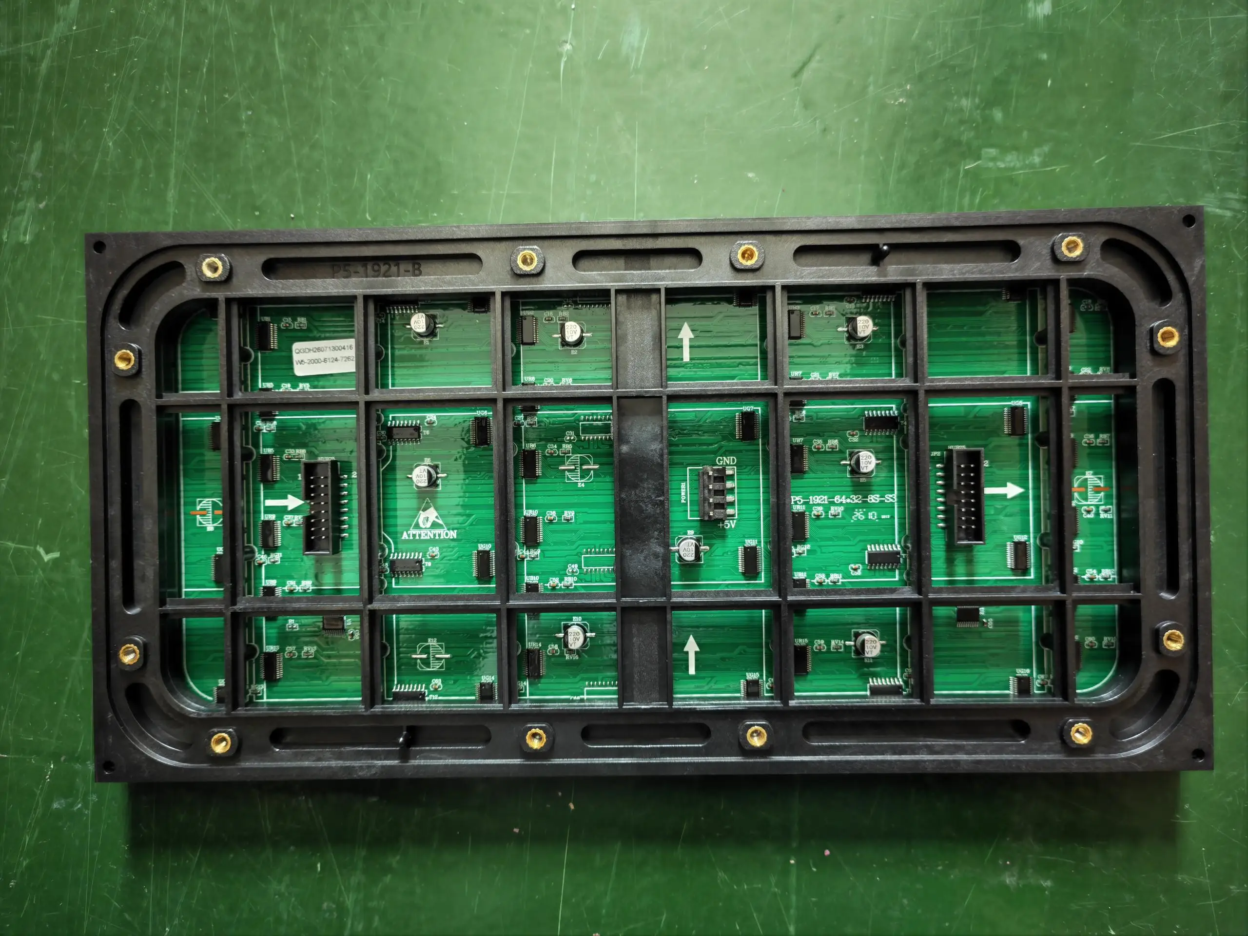 P5 LED Screen Panel Module 320 × 160 mm 64 × 32 Pixels 1/8 Scan SMD Outdoor Waterproof Full Color P5 LED Display Panel Module