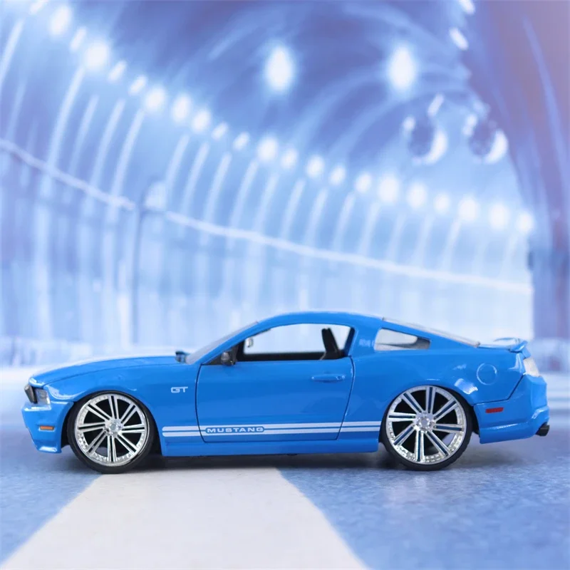 Jada 1:24 2010 Ford Mustang GT wysoka symulacja odlewu modelu samochodu ze stopu metalowy samochód prezenty dla dzieci kolekcja zabawek J277