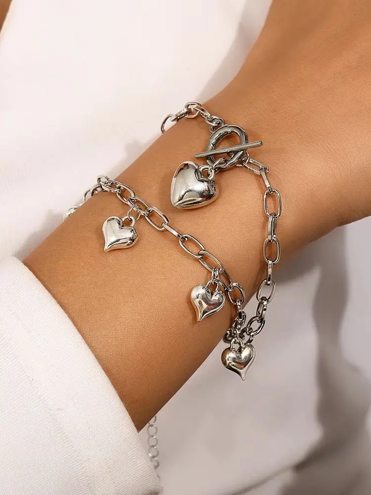 Aihua 2-teiliges Set Trendiges Silberfarbenes OT-Verschluss-Armband mit Pfirsich-Herz-Anhängern für Damen, Legierungs-Herz-Armband, Schmuckgeschenk – Detail 1