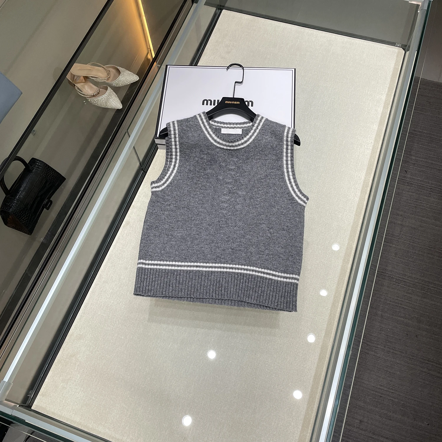 

Высококачественный женский вязаный жилет с вышивкой букв, облегающий круглый атласный корейский жилет для поездок на работу, осенняя мода