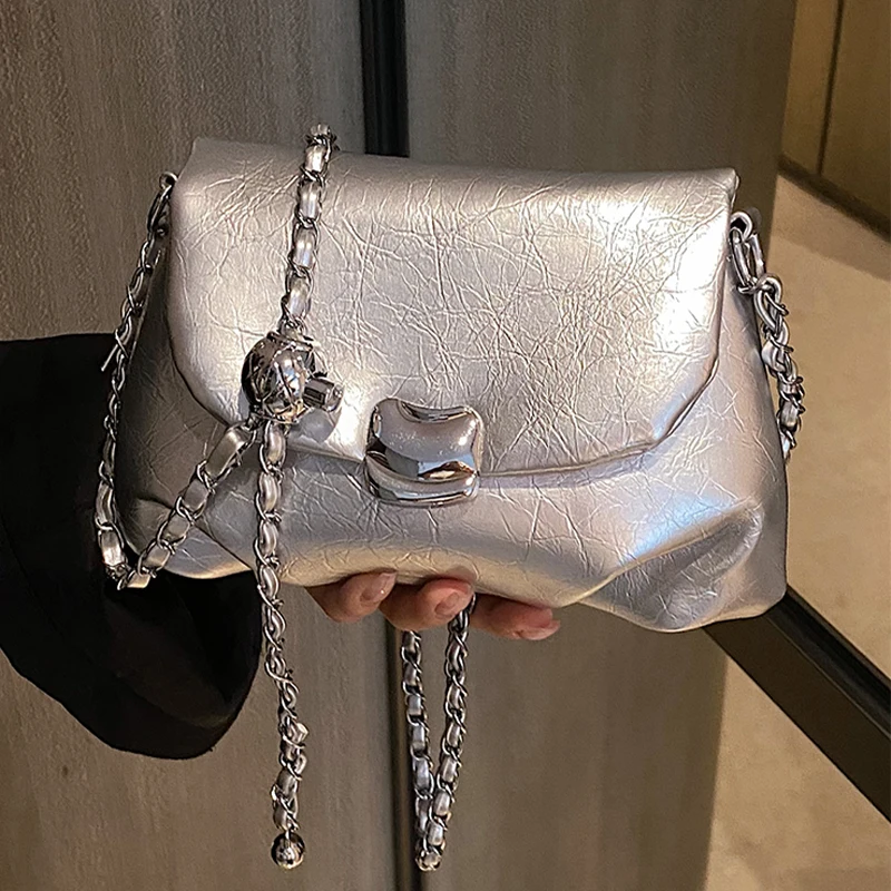 التجاعيد حقيبة المرأة الصيف الجديدة الكورية شعبية عادية تنوعا الصلبة حقائب كتف واحدة سلسلة الموضة لينة حقيبة كروسبودي بيضاء #1