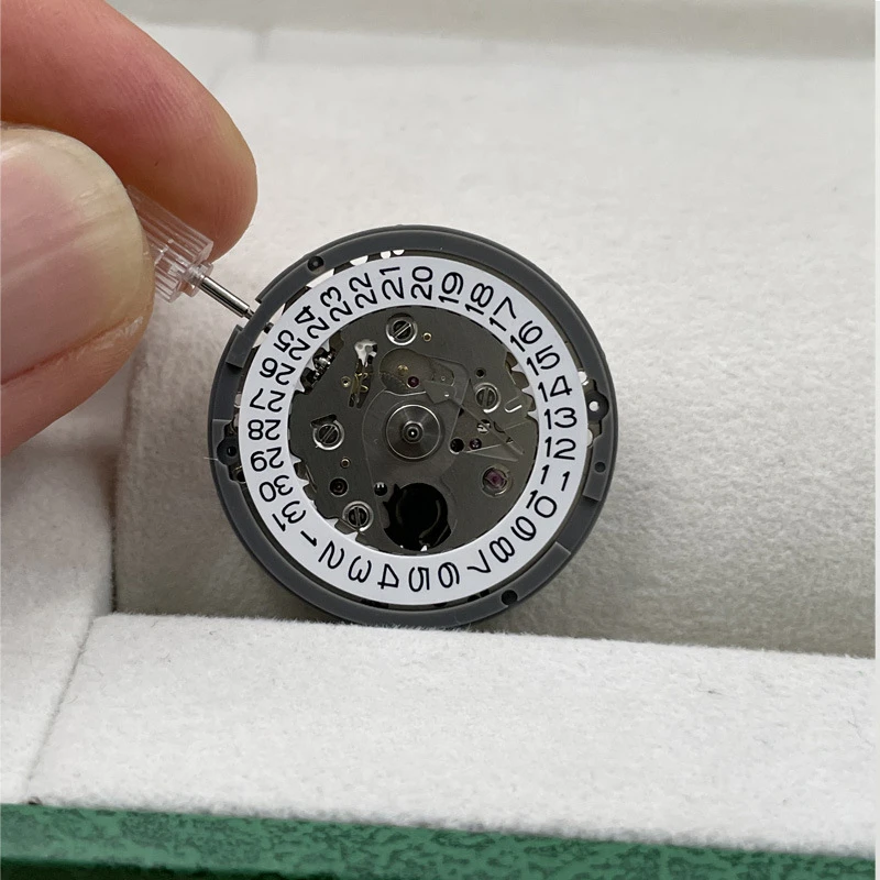 NH35A movement, three-pin fully automatic mechanical movement calendar 3-character calendar movement 24 diamonds, new silver