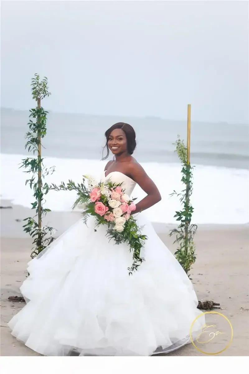 

Customized Luxury Strapless Ruched Ball Gown Lace-Up Wedding Dresses Vintage White Princess African Plus Size Bridal Gown