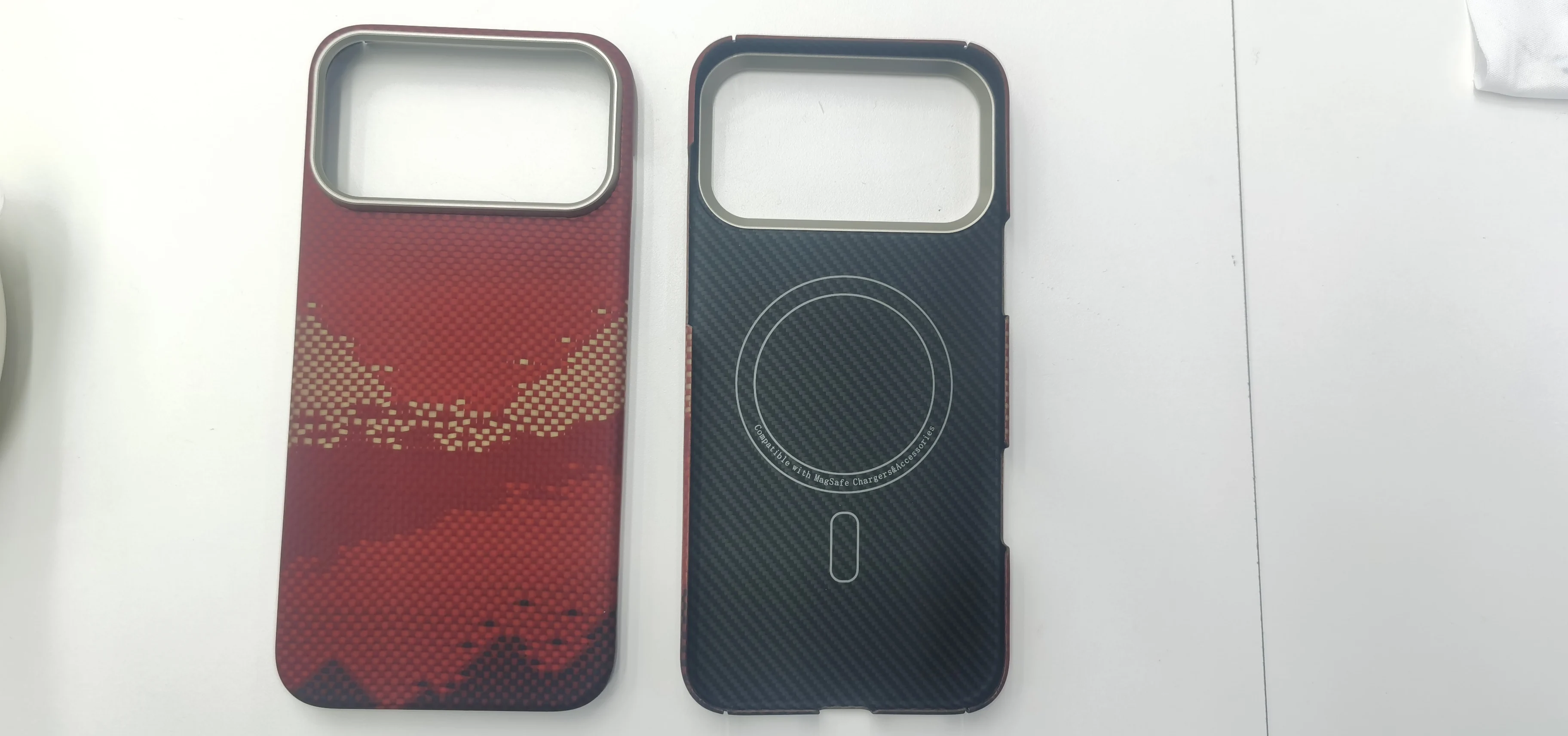 

Carbon Fiber Kevlar Phone Case Cover For iPhone 17 Pro Max Ultra-Thin Shockproof Magnetic