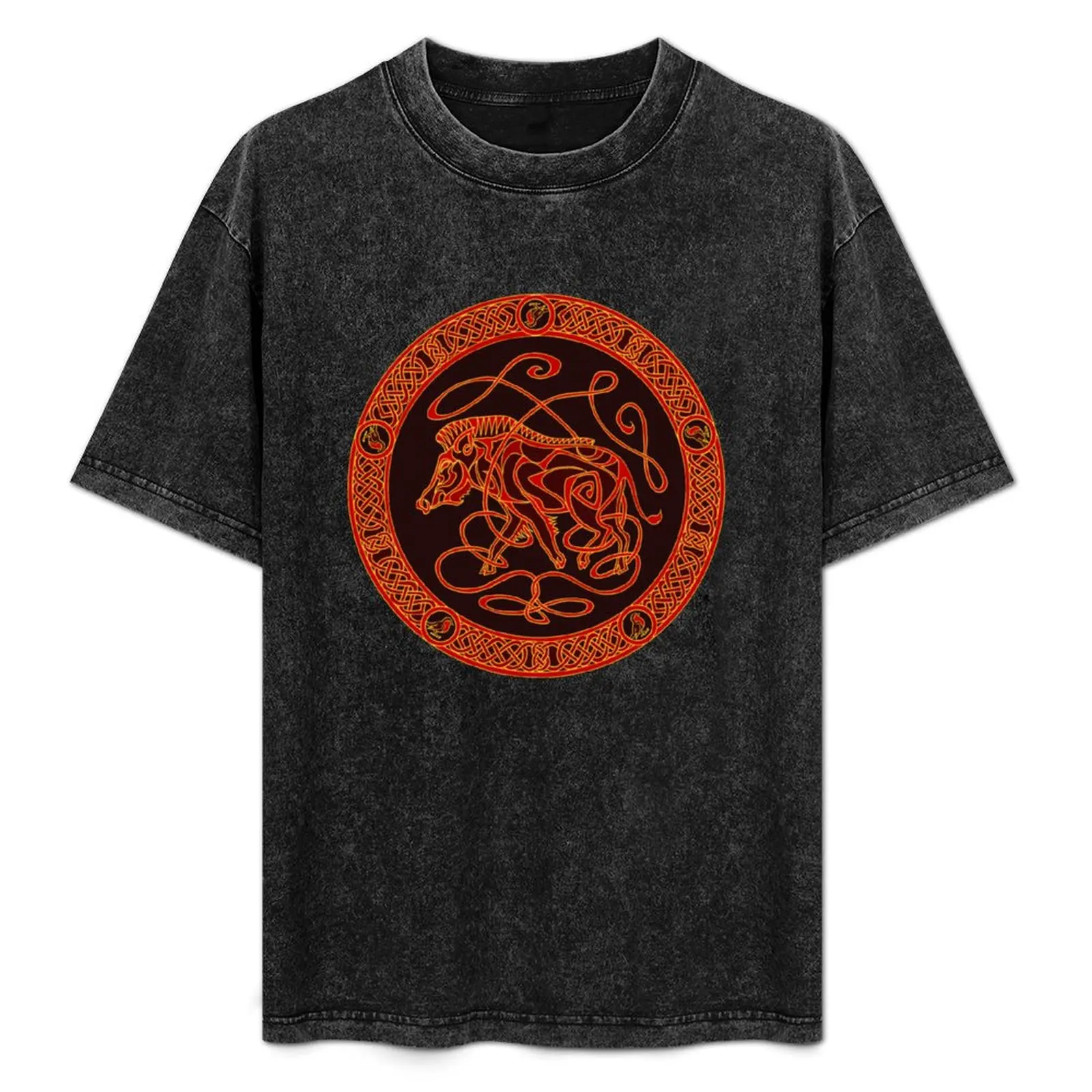 

Celtic knotwork boar - red and gold T-Shirt Halloween Theme T-Shirt